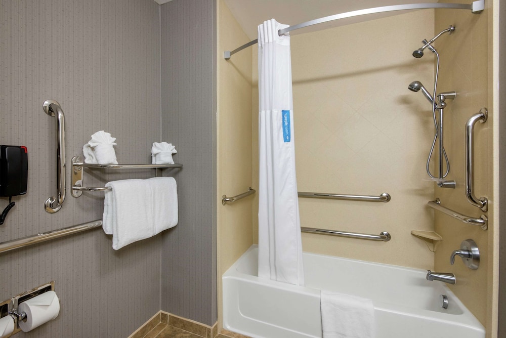 Hampton Inn Meadville 8/45