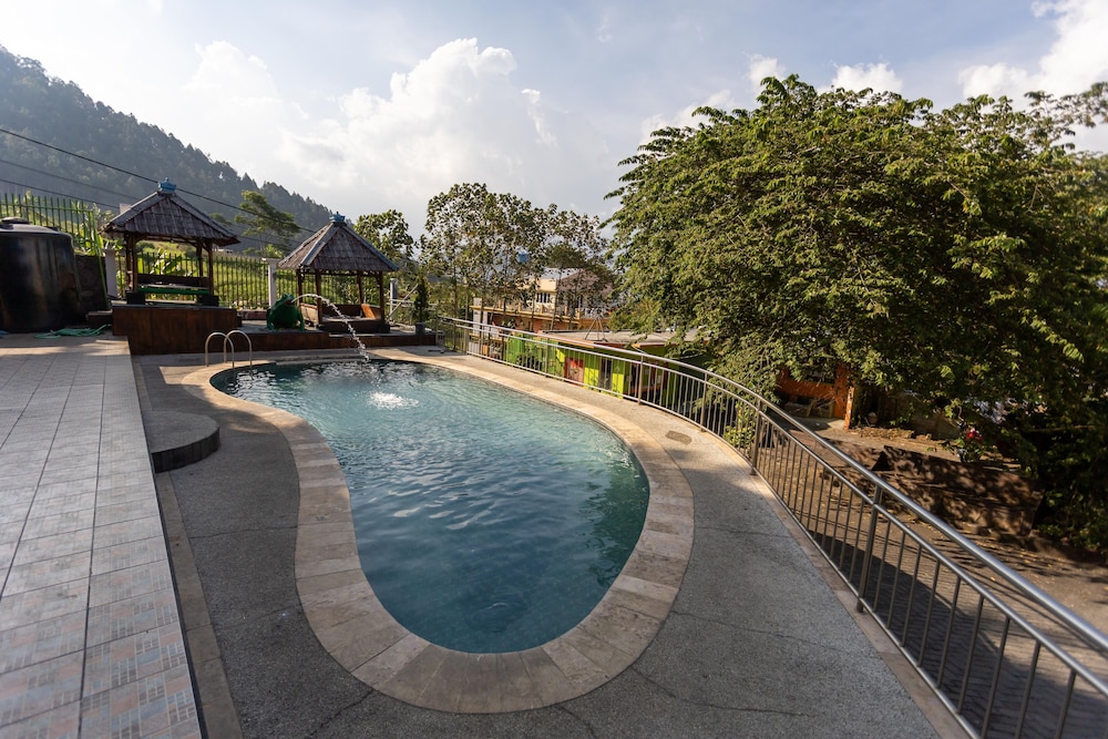 Villa Panderman Indah 60/64