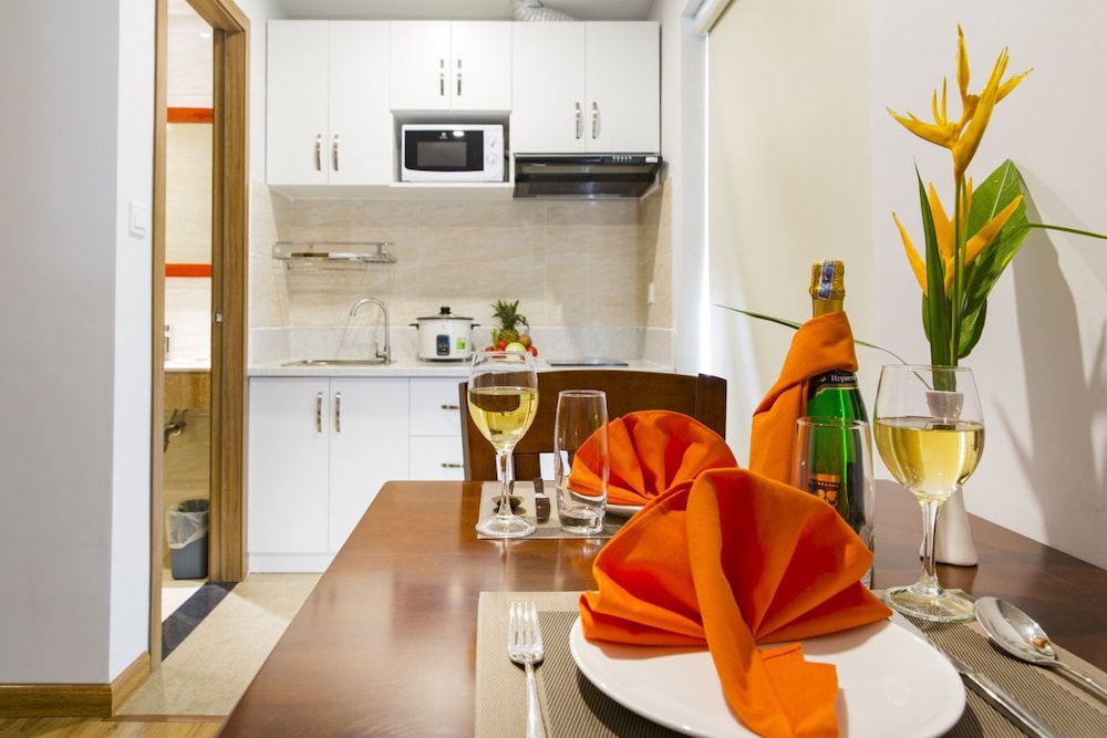 Maple Leaf Hotel & Apartment 55/75