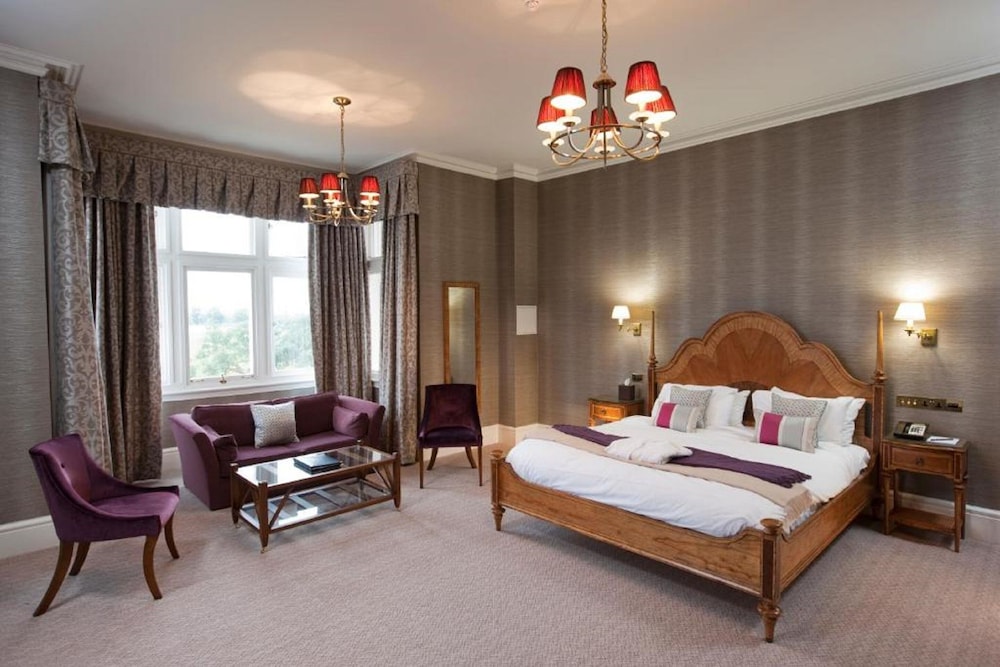Wivenhoe House 11/53
