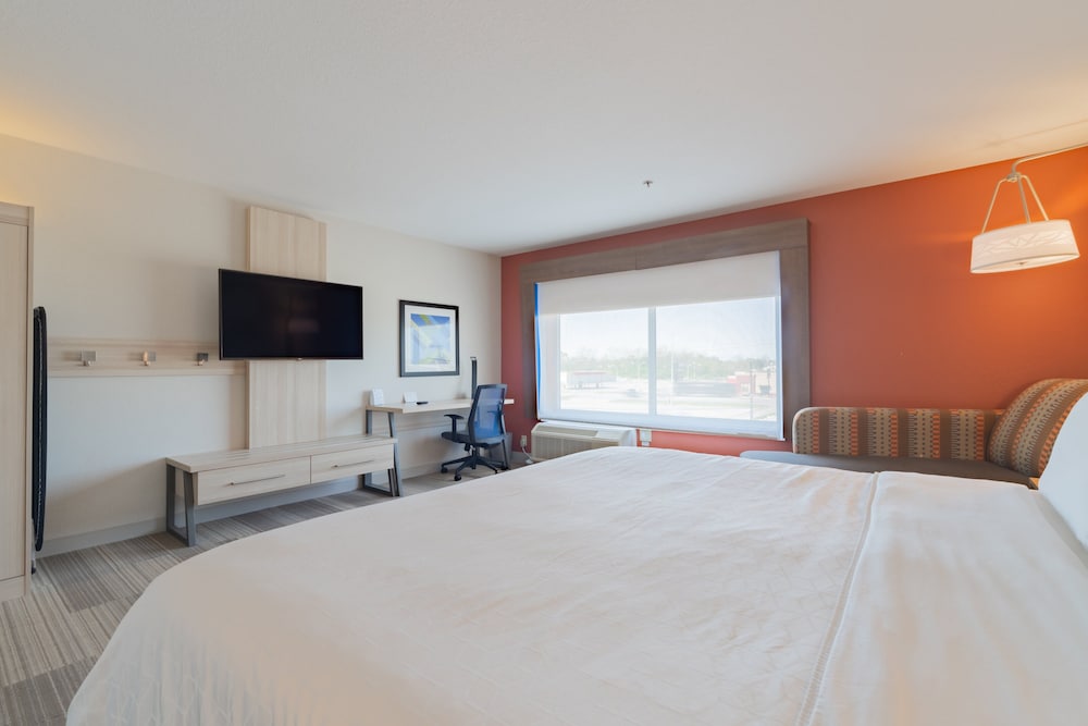 Holiday Inn Express & Suites Marion 19/65