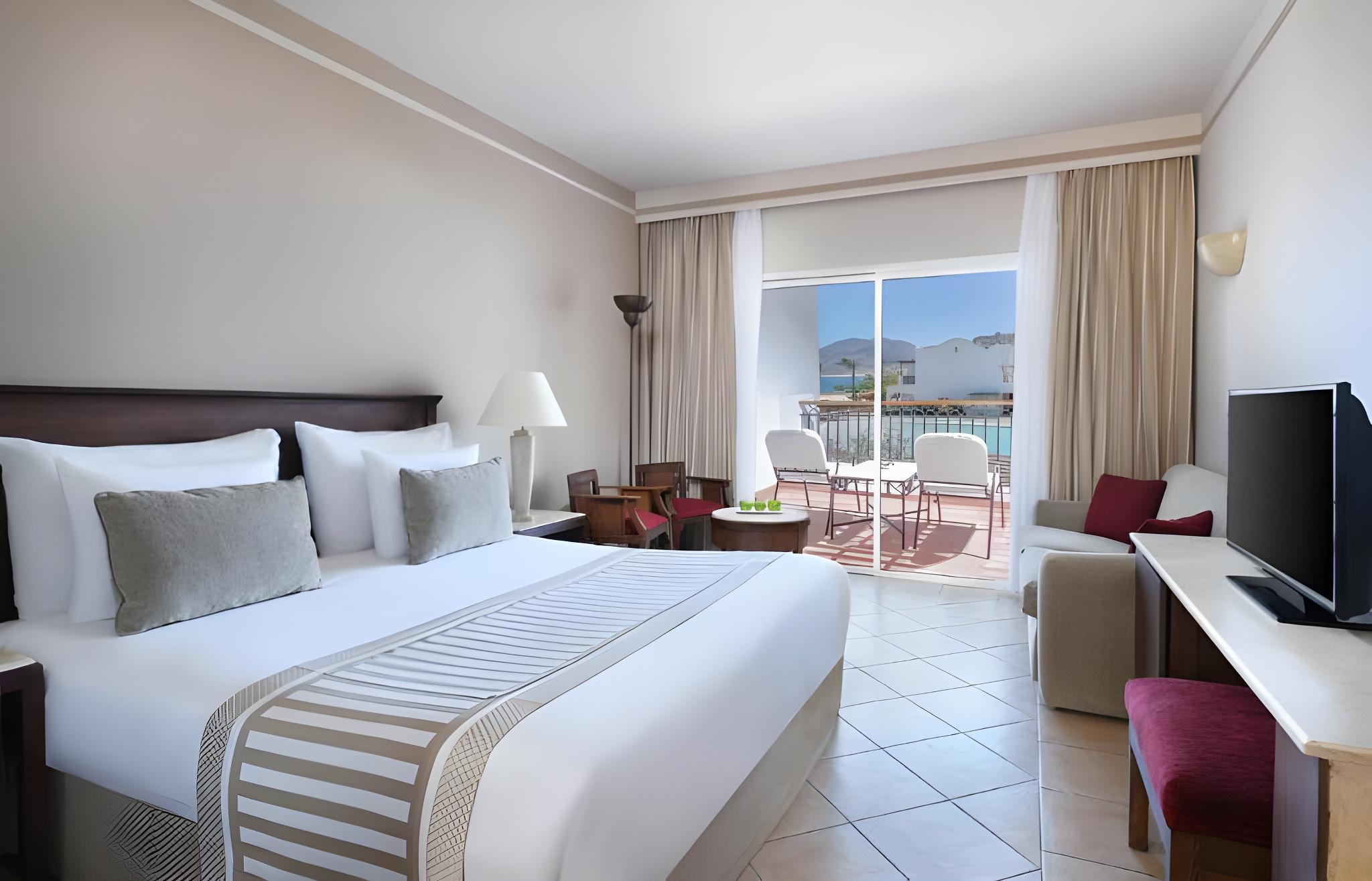 Superior, Twin Beds, Lateral Side Sea View