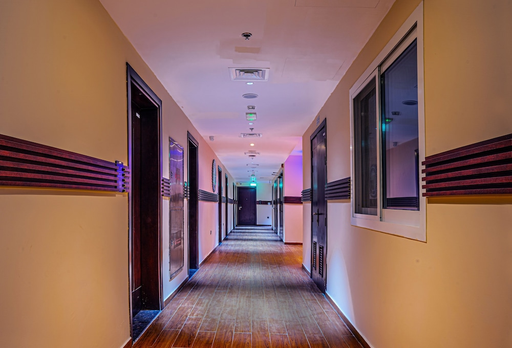 Raha Grand Hotel (ex Hive Hotel) 20/27