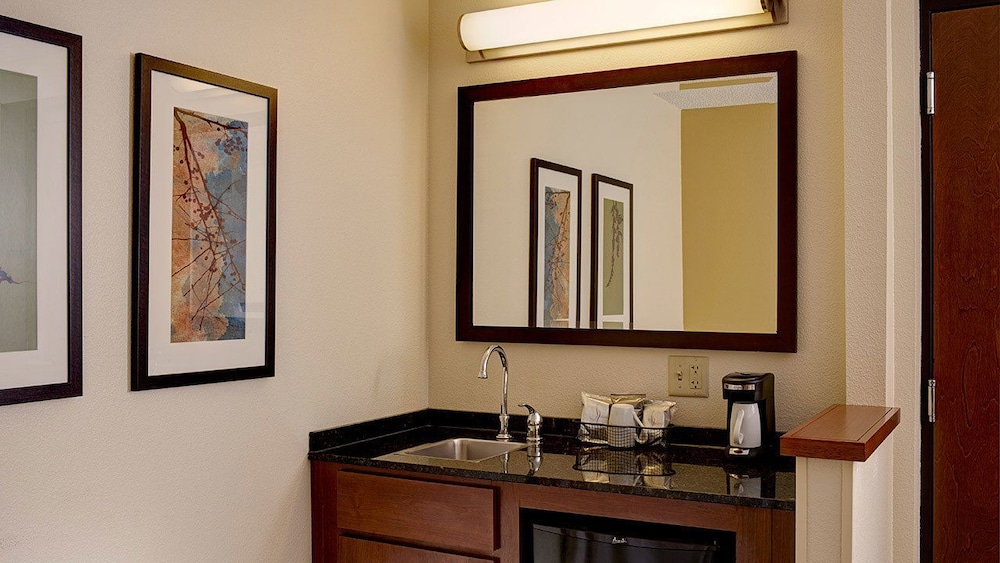 Hyatt Place Milwaukee Airport 33/34