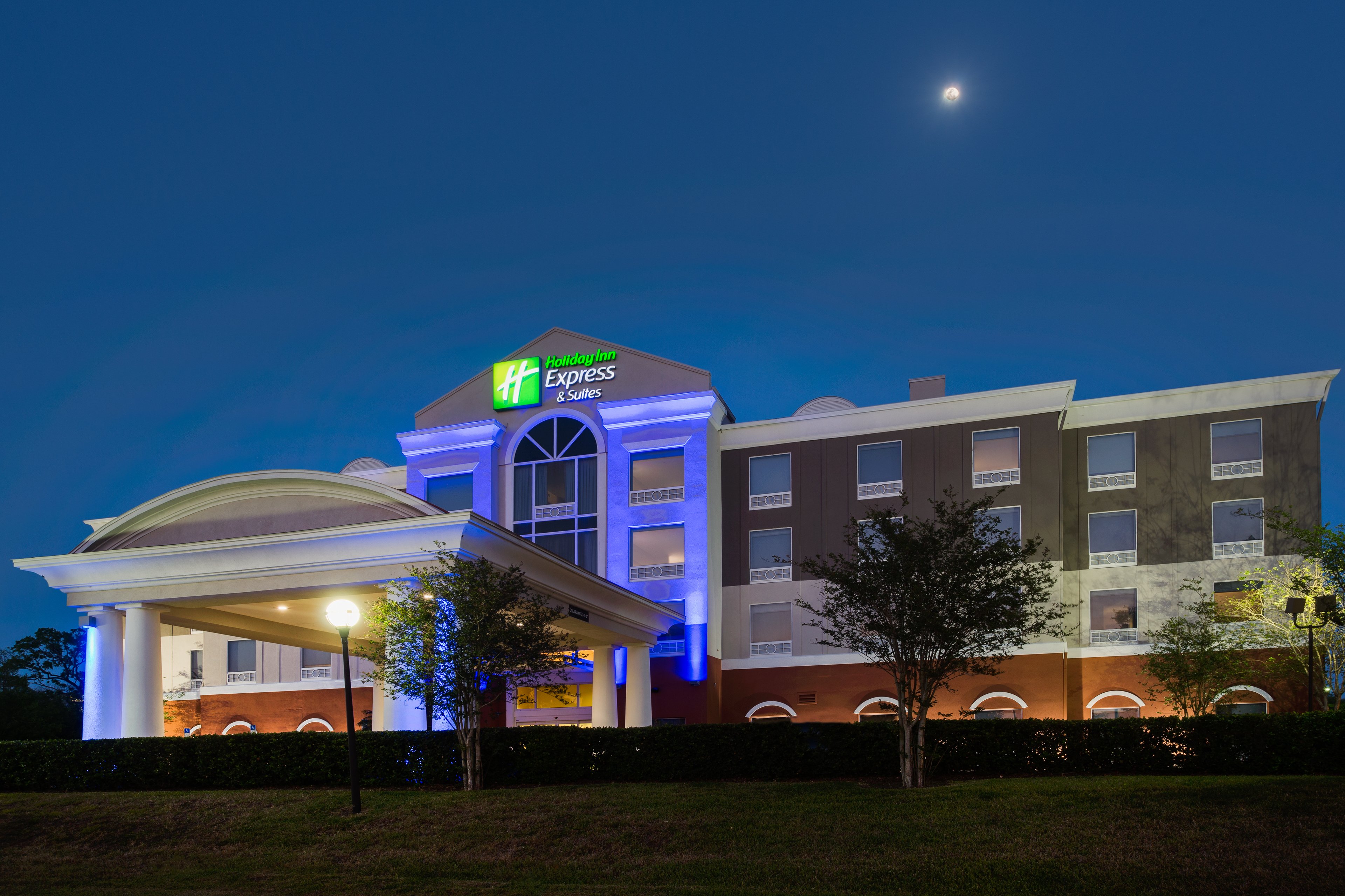 Holiday Inn Express & Suites Tampa-Fairgrounds-Casino, an IHG Hotel 3/45