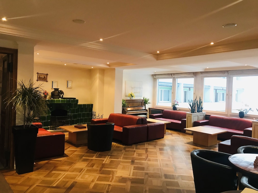 Park Hotel Bellevue Lenk 33/48