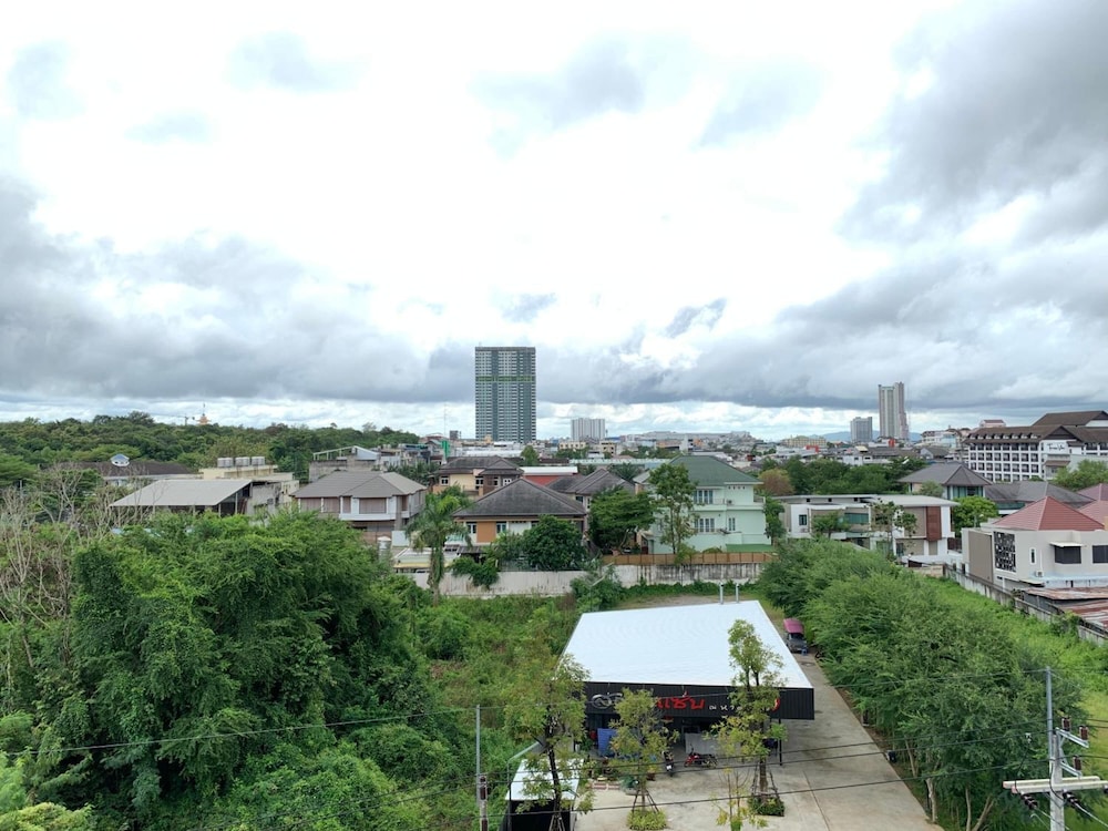 Clover Hotel Hatyai 53/58