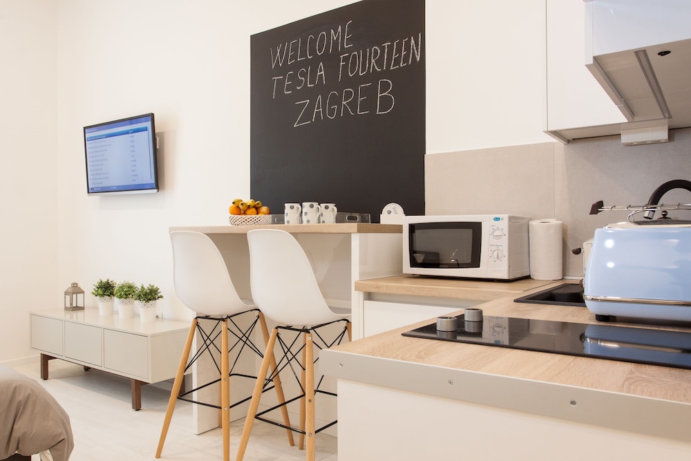 Tesla Boutique Apartments & Rooms 37/50