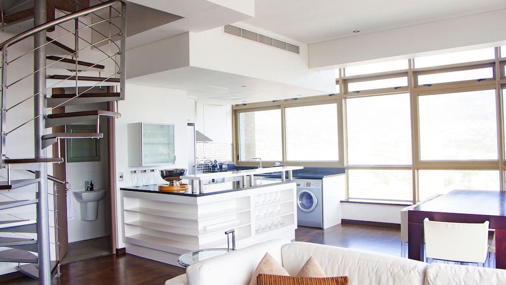 ITC Hospitality Group Penthouse 2 Bedrooms Cartwright s Corner 2/38