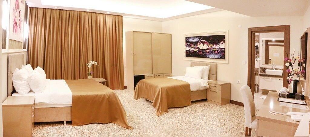 Goldhan Hotel 11/48