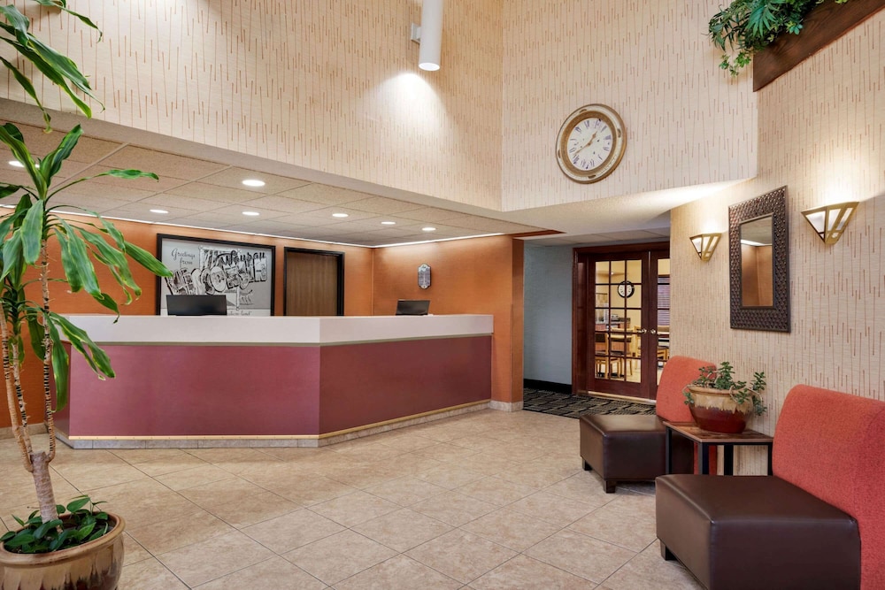 Super 8 by Wyndham Wausau 5/55