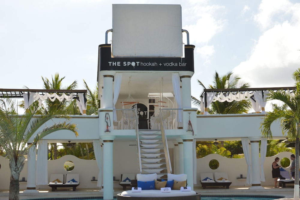 Lifestyle Royal Suites 4/44
