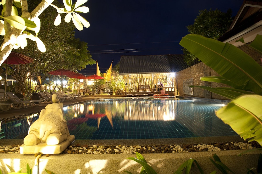 Clean Beach Resort 50/54