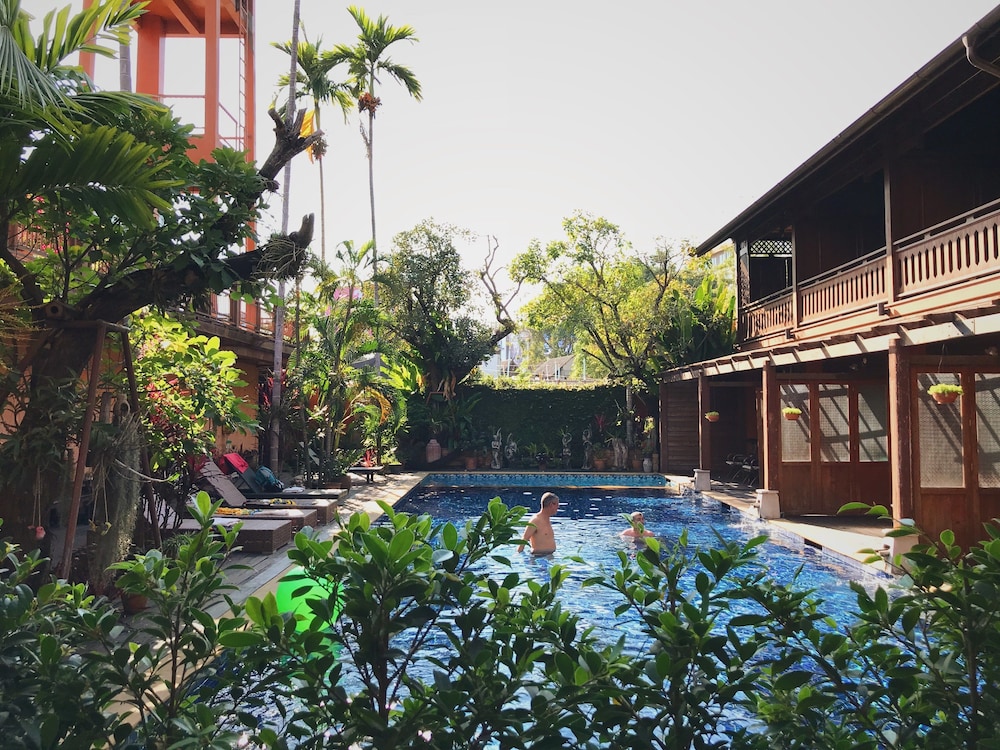Baan U Sabai Boutique House 56/64
