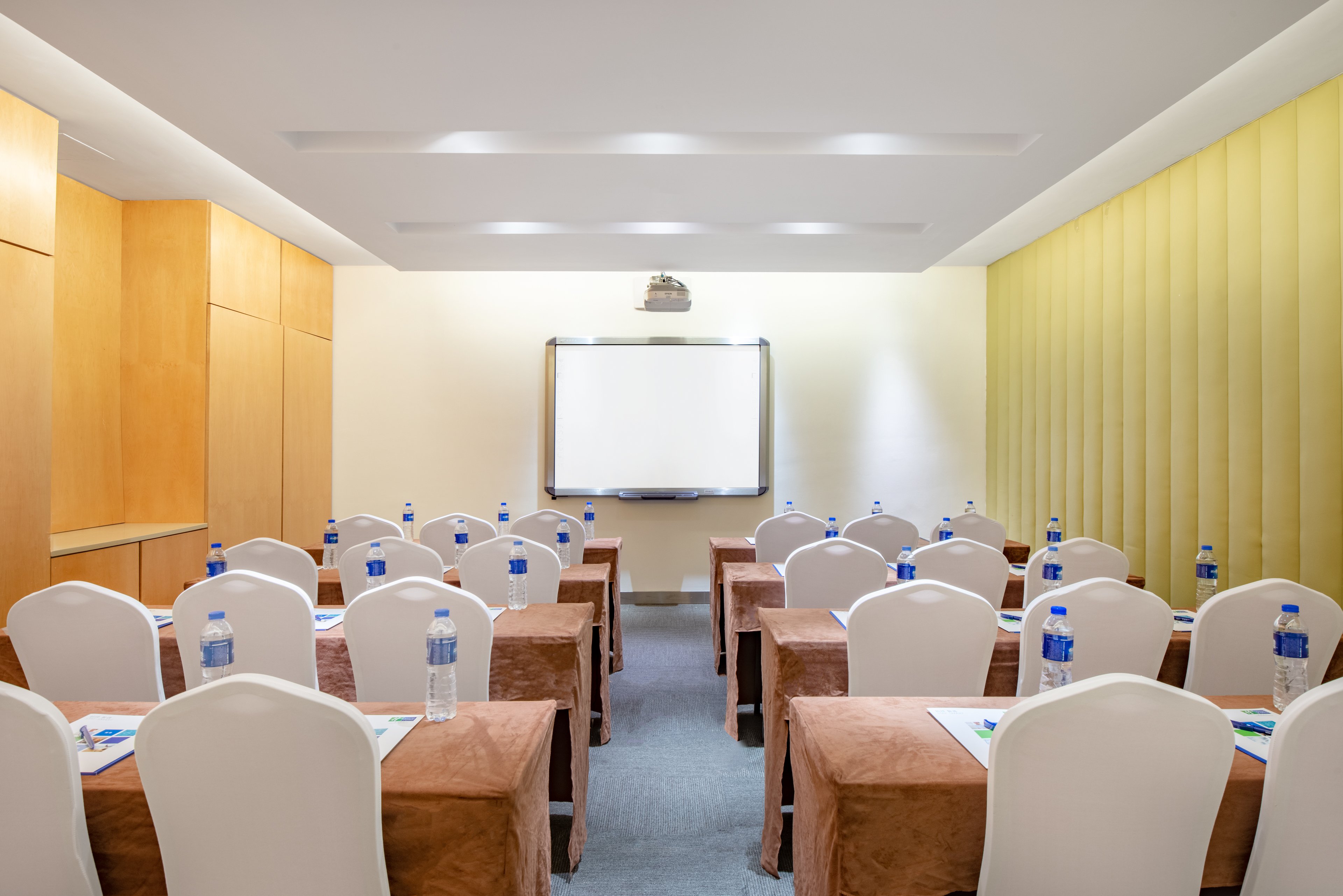 Holiday Inn Express Changzhou Center 21/24