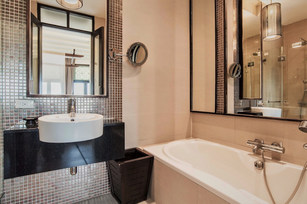 De Chai Colonial Hotel & Spa 74/77