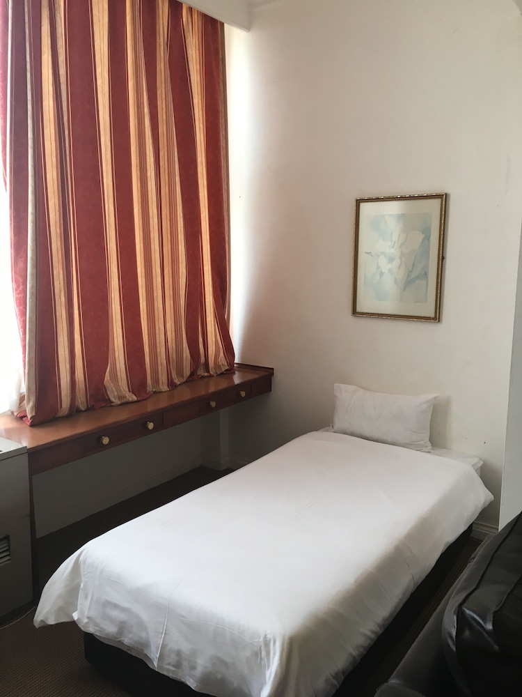 Savoy Hotel Kimberley 8/32