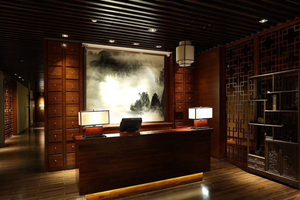 HUALUXE YANGJIANG CITY CENTER 7/79