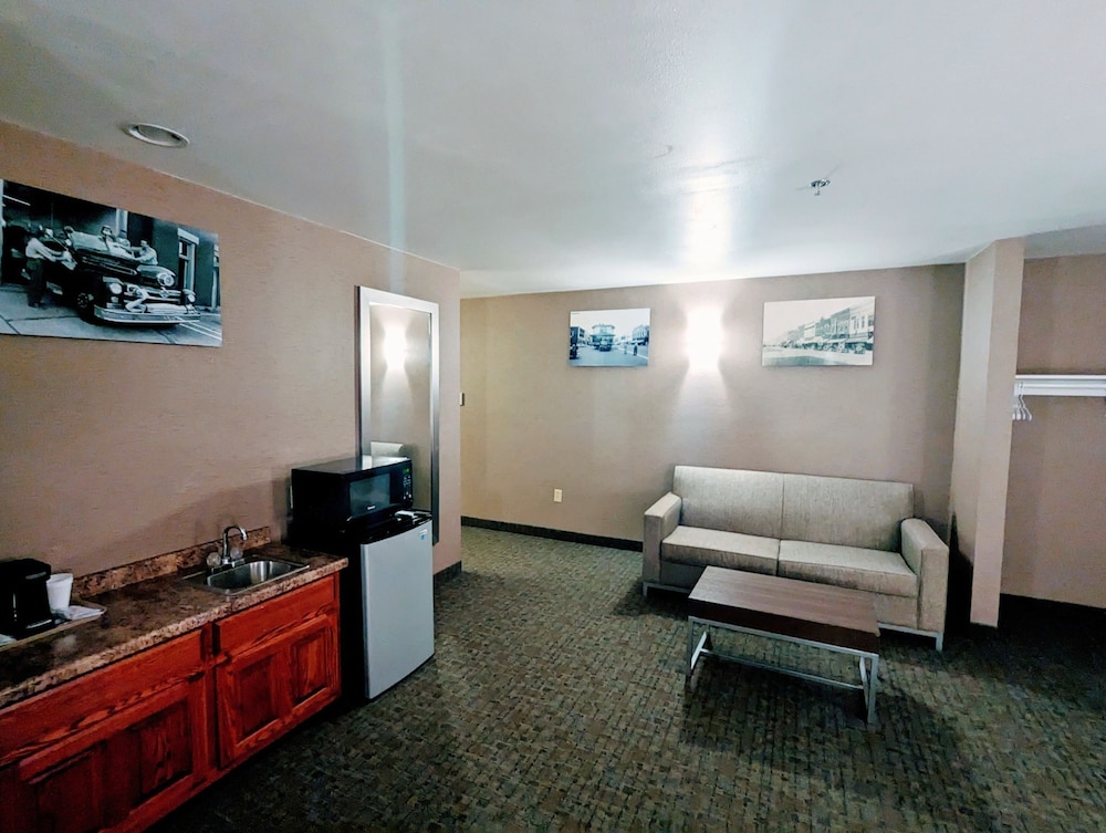 Woodfield Inn and Suites 46/60