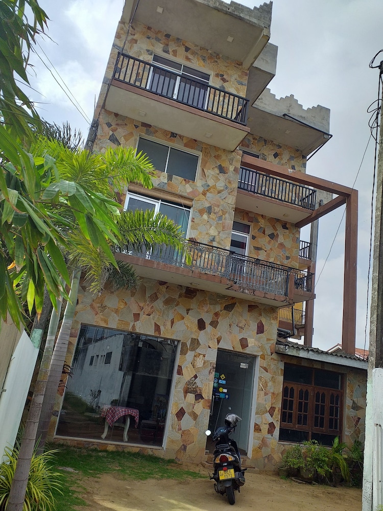 Rani Inn 3/47