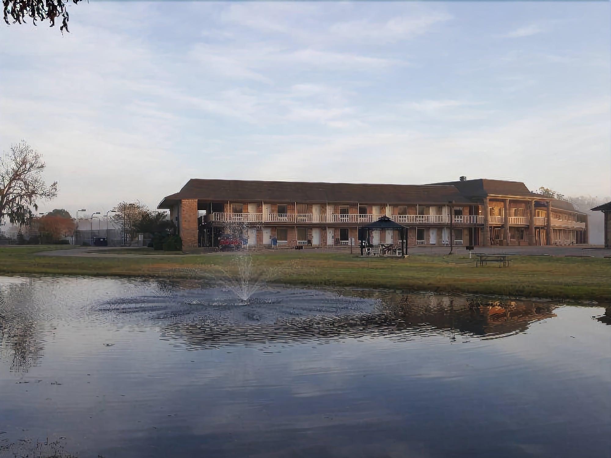 Lakeview Hotel 29/32