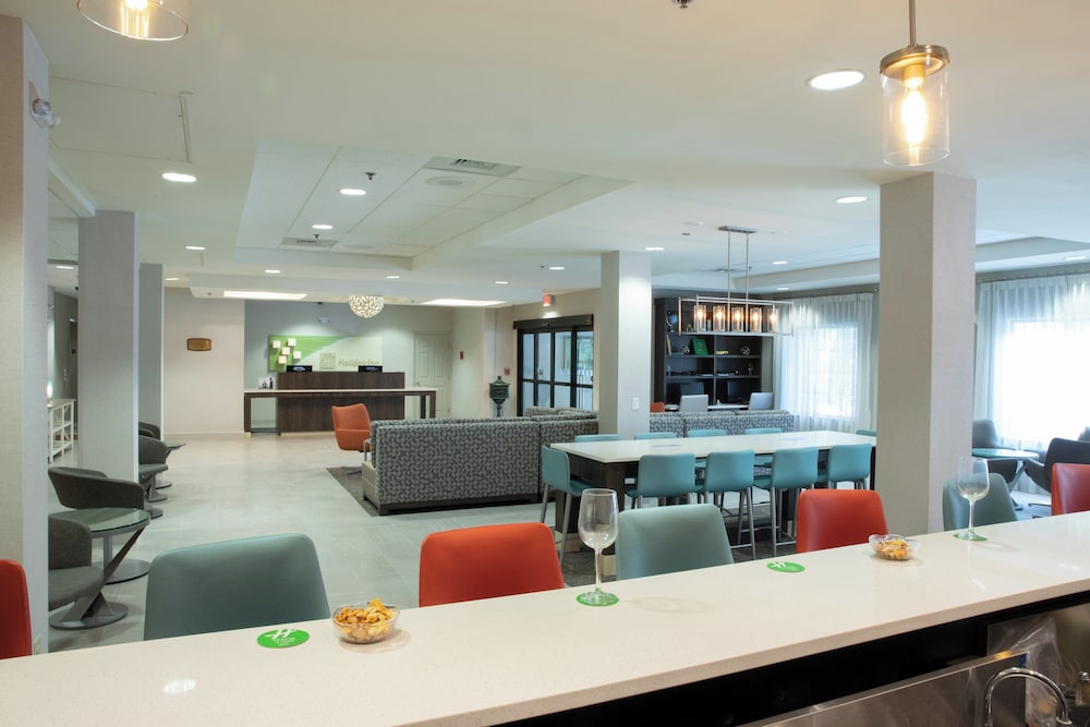 Holiday Inn Hotel And Suites Raleigh Cary I 40 Walnut St 48/68