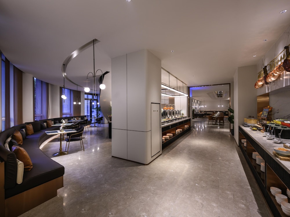 Mercure Shanghai Jinqiao 23/48