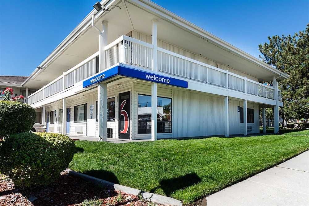 Motel6 Sparks, NV - Airport - Sparks 10/52