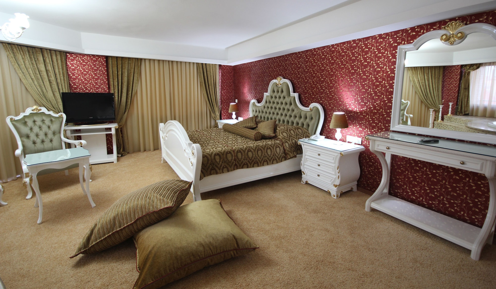 DELUXE, SUITE