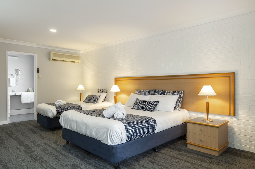 IPSWICH COUNTRY MOTEL 14/49