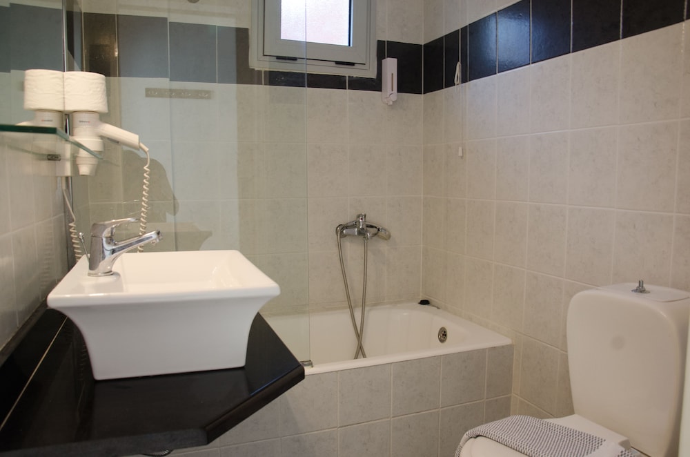 Talos Hotel Apartments 50/50