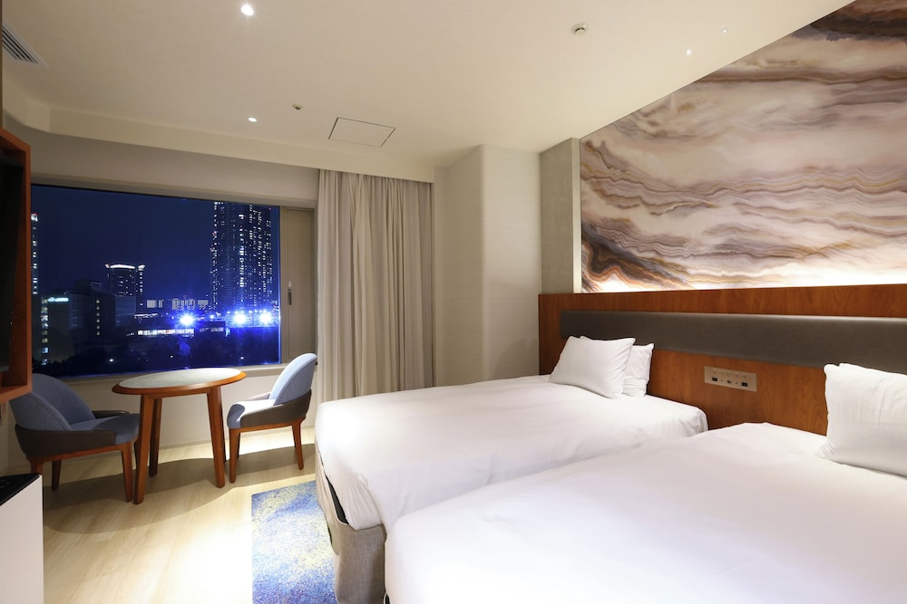 DELUXE, TWIN BEDS, LOUNGE ACCESS