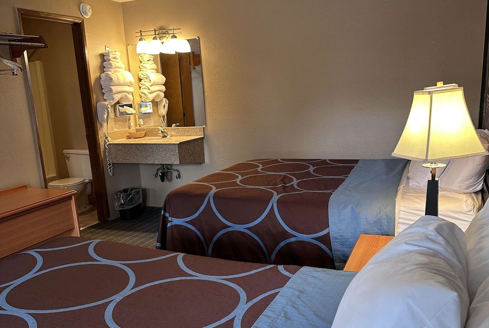 Super 8 by Wyndham Vancouver East 38/51