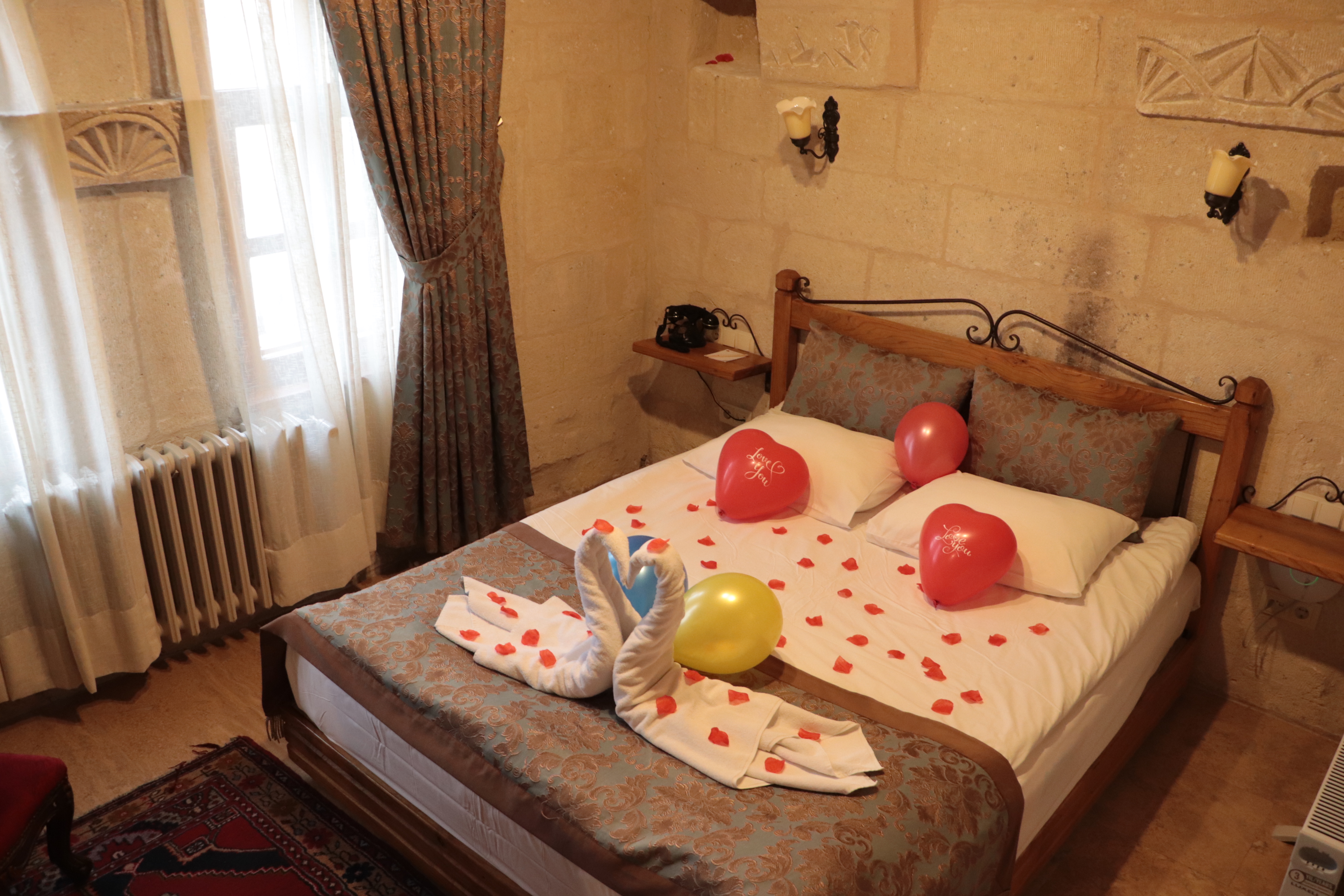 Cave, Suite, King Bed