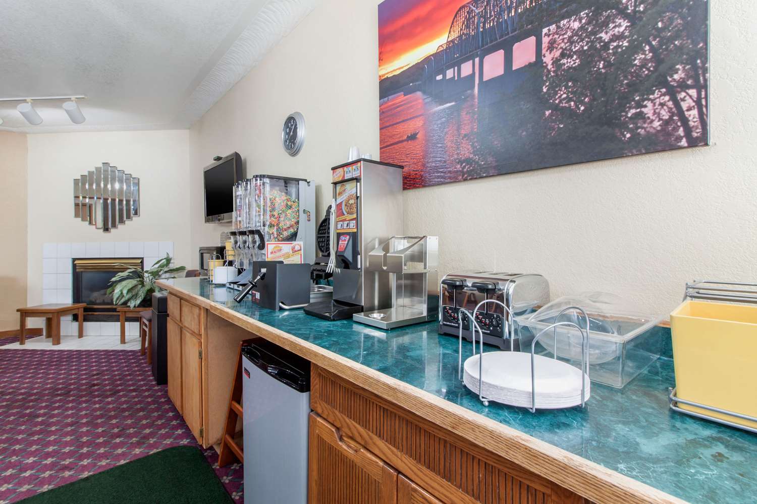 Econo Lodge Oacoma - Chamberlain West 12/12