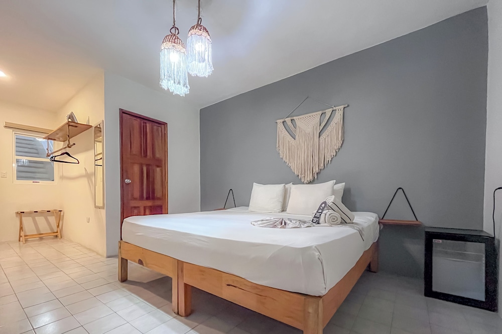 Ahava Hotel (ex Maria Candelaria Hotel) 12/43