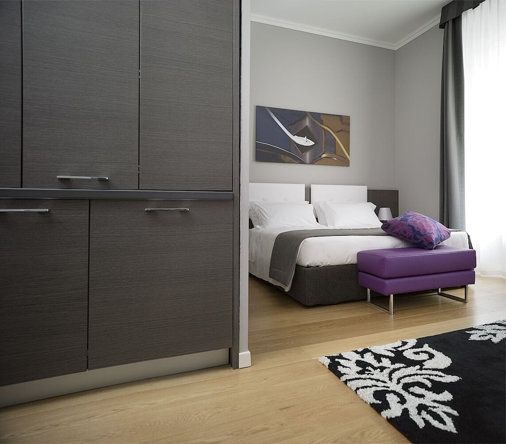 STUDIO, SUITE