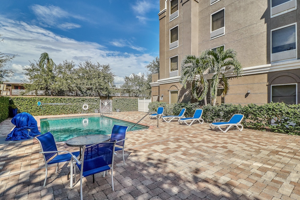 Holiday Inn Express Hotel Suites Clearwater Us 19 N 5/71