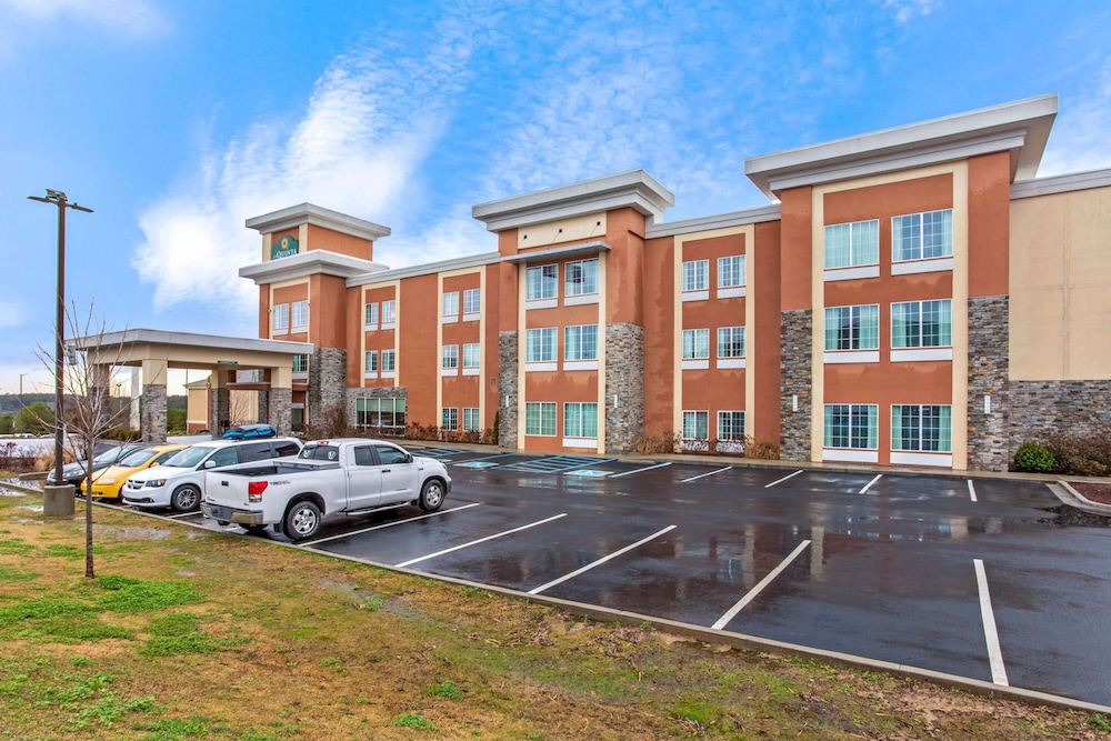 La Quinta Inn and Suites by Wyndham Cullman 1/46