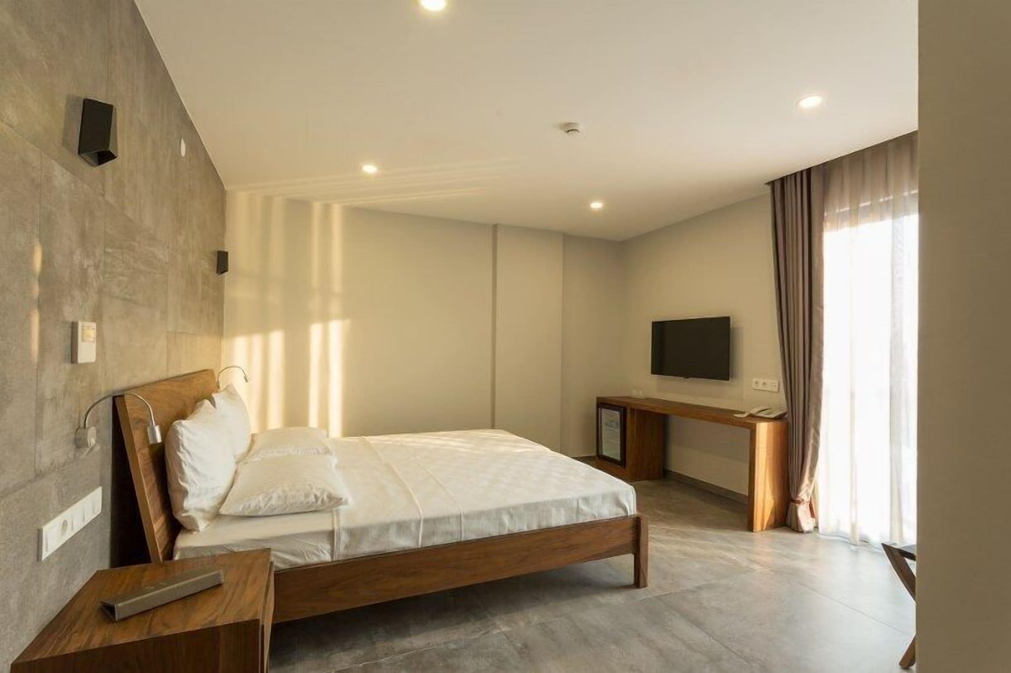 STANDARD, DOUBLE BED, SEA VIEW