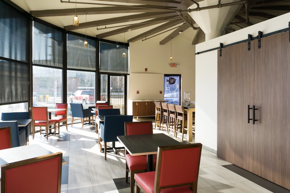 Holiday Inn Express Columbus Downtown 56/75