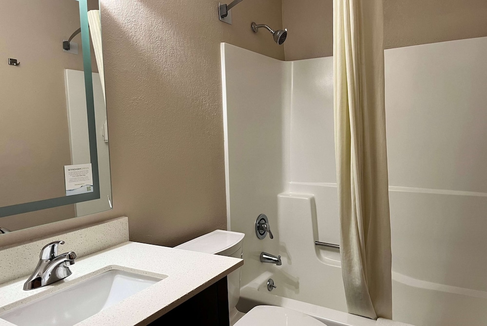 Super 8 by Wyndham Indianapolis/Emerson Ave 25/26