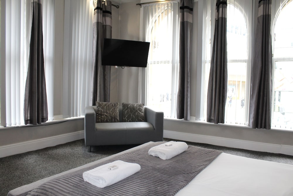 The Mitre Hotel 42/50