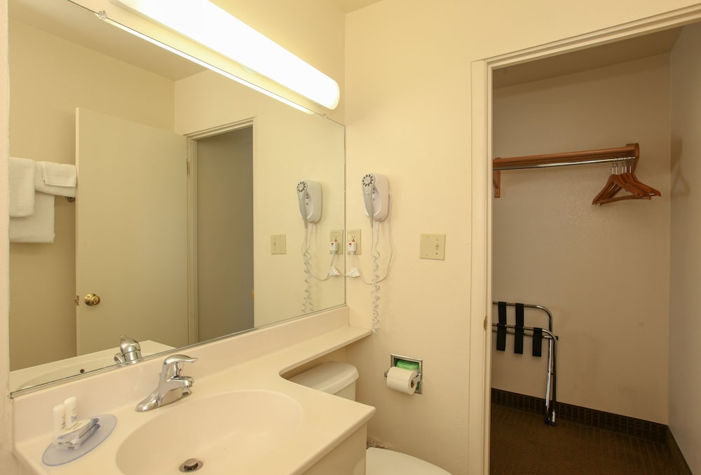 Highland Country Inn 54/55