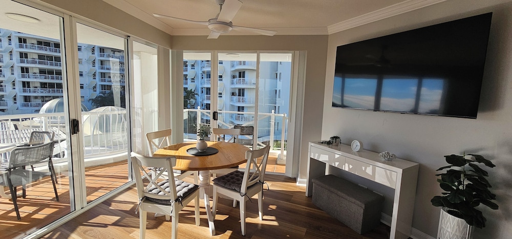 Broadbeach Holiday Apartments 30/50