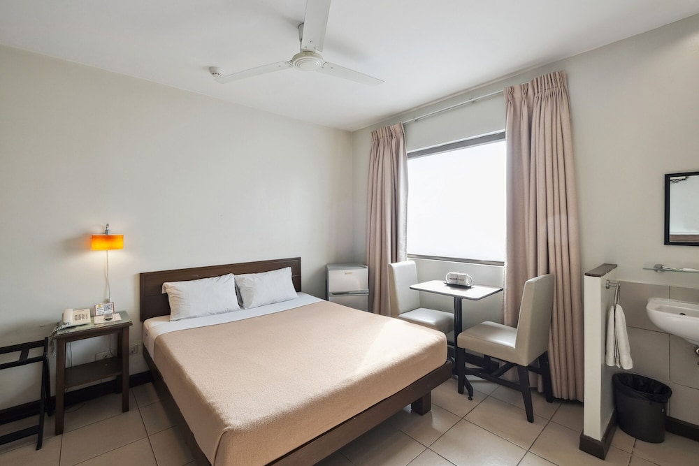 Governor Forbes Inn - Manila City Center by ZUZU 18/31