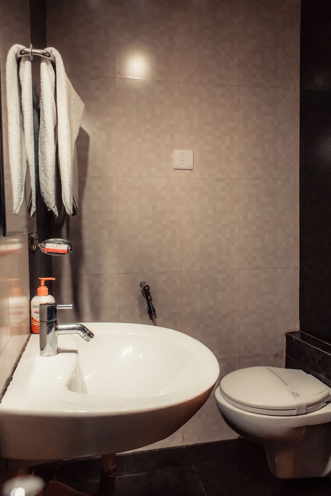 The Signature Inn Hotel 20/20