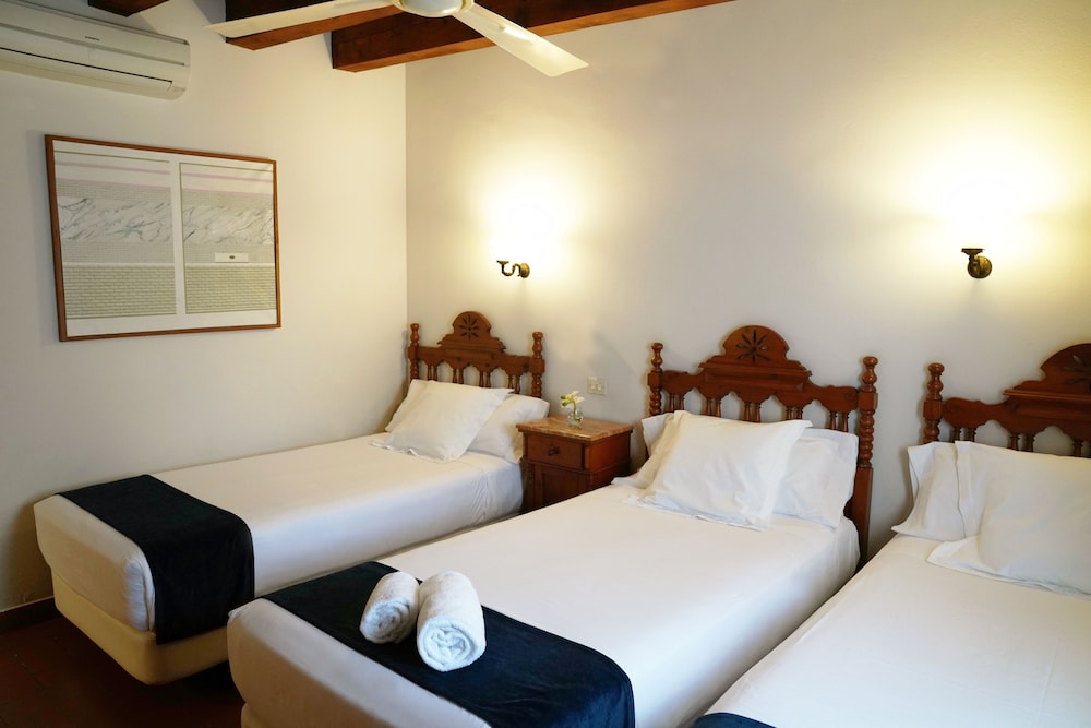 Hotel Medium Renaixenca 23/50