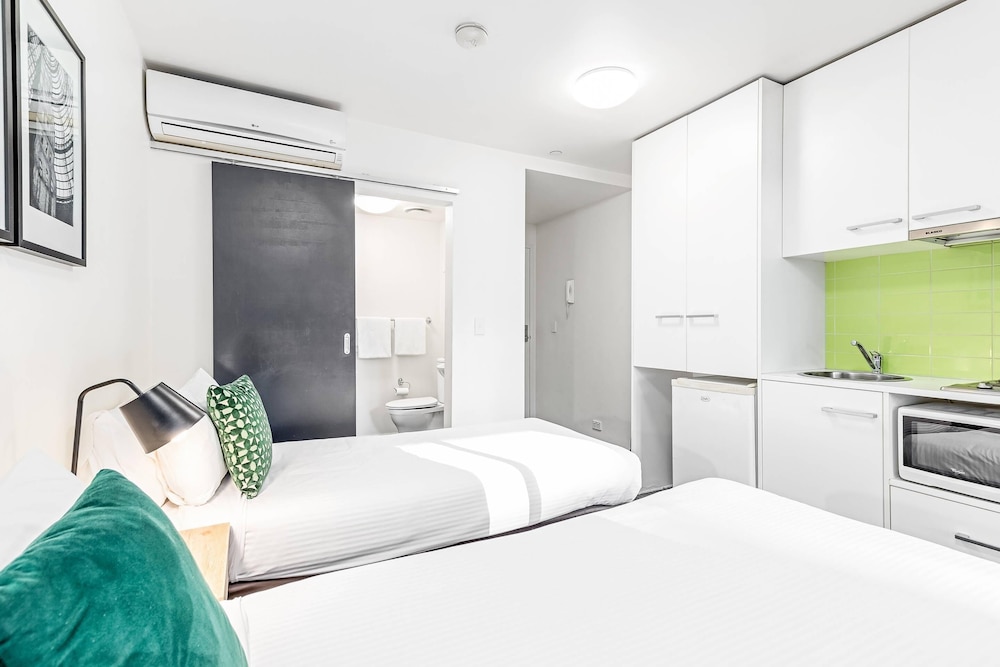 Quality Apartments North Melbourne 24/54