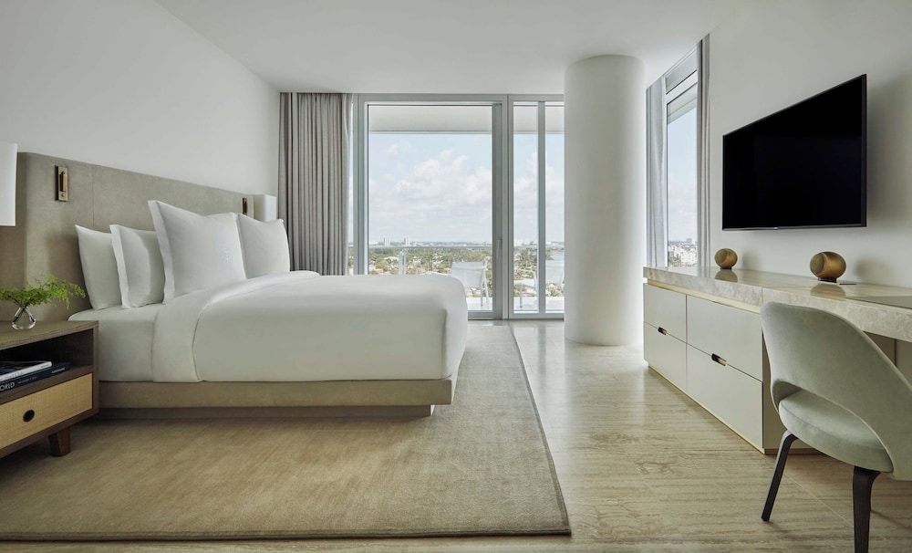 2 Bedrooms, Suite, King and Queen Bed, City View